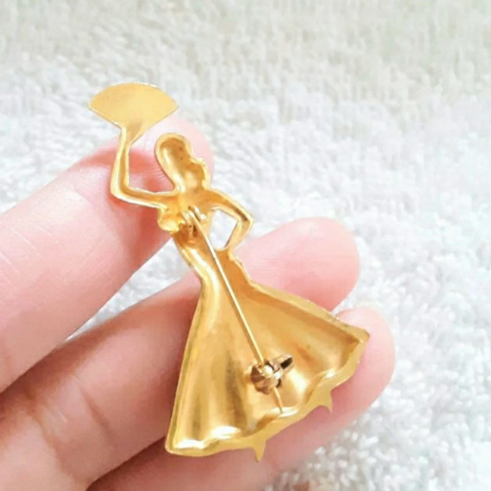 Beautiful Brooch Pin - Picture 2 of 3